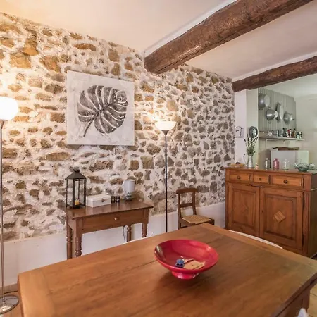 Traditional House By Connexion Holiday home